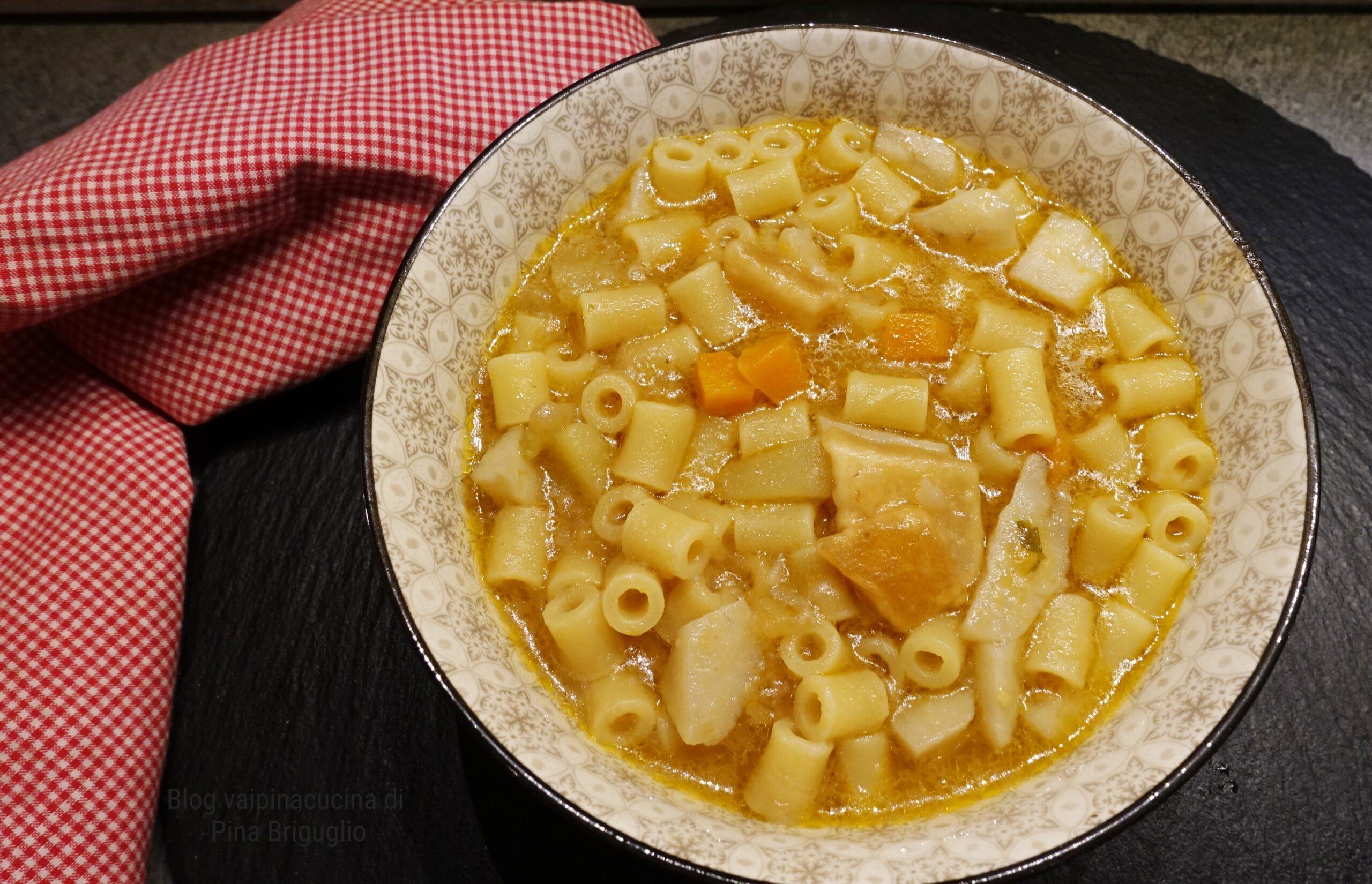 Sopa de patatas y topinambur