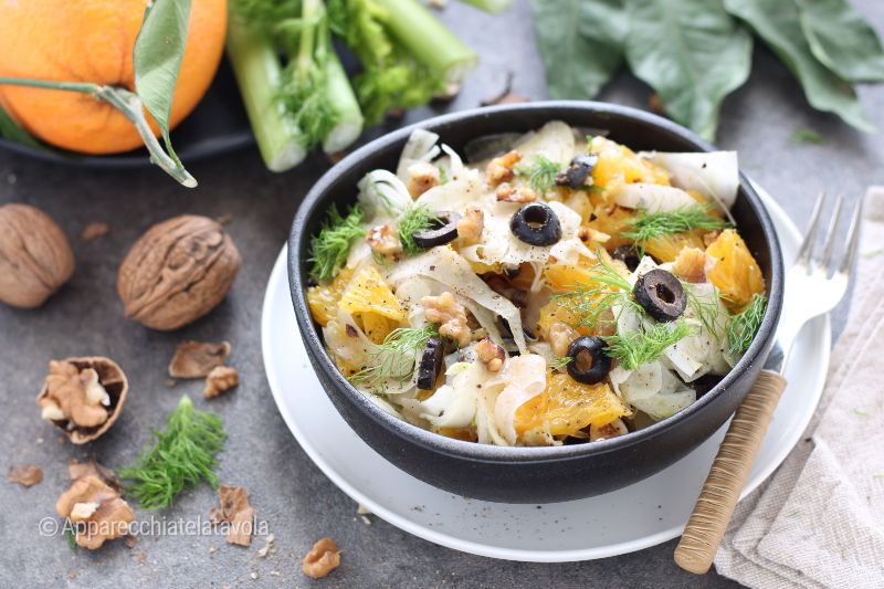 ENSALADA DE HINOJO Y NARANJAS CON ACEITUNAS NEGRAS Y NUECES
