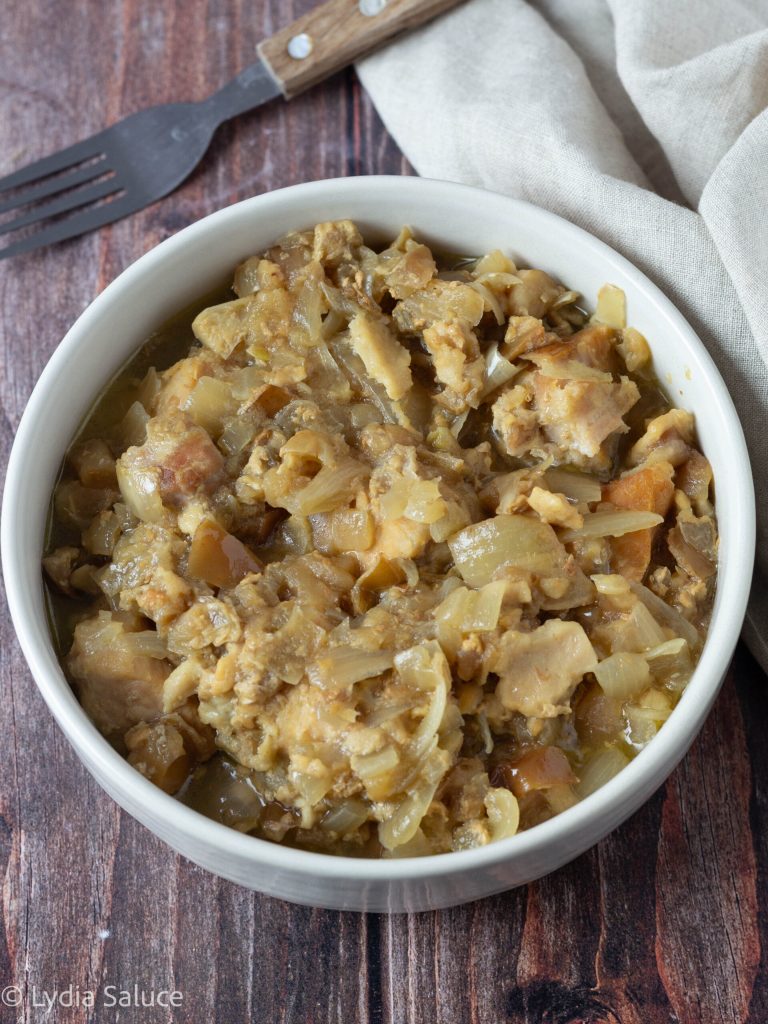 Estofado de cerdo con manzanas y cebollas en slow cooker