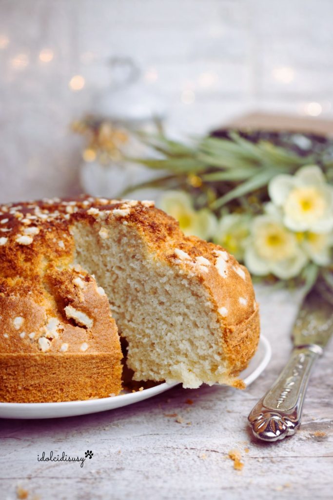 Tarta esponjosa alta en freidora de aire sin leche y sin mantequilla, con interior suave y perfumado a la vainilla
