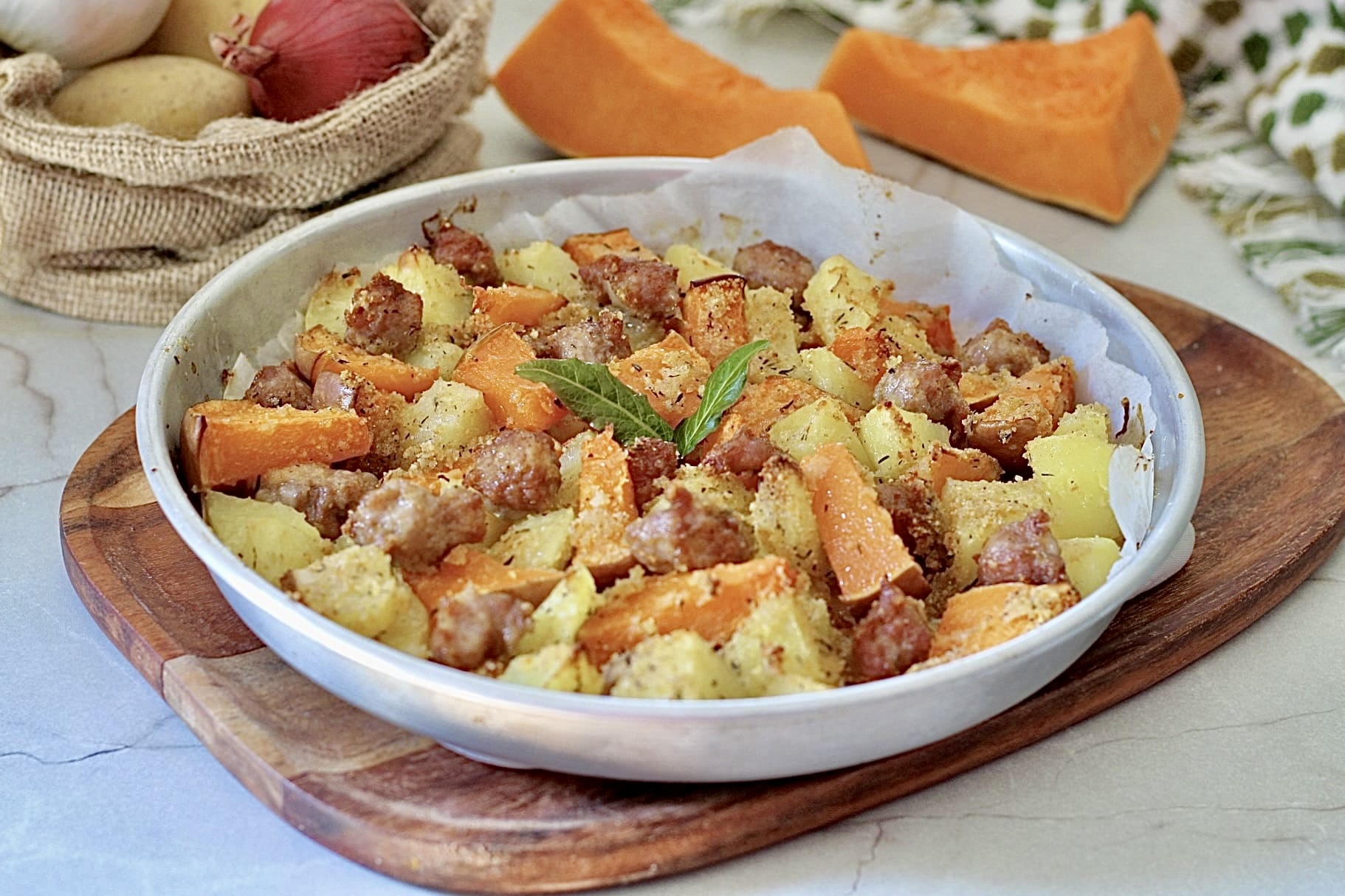 Salchicha con calabaza y patatas gratinadas, imposible no repetir