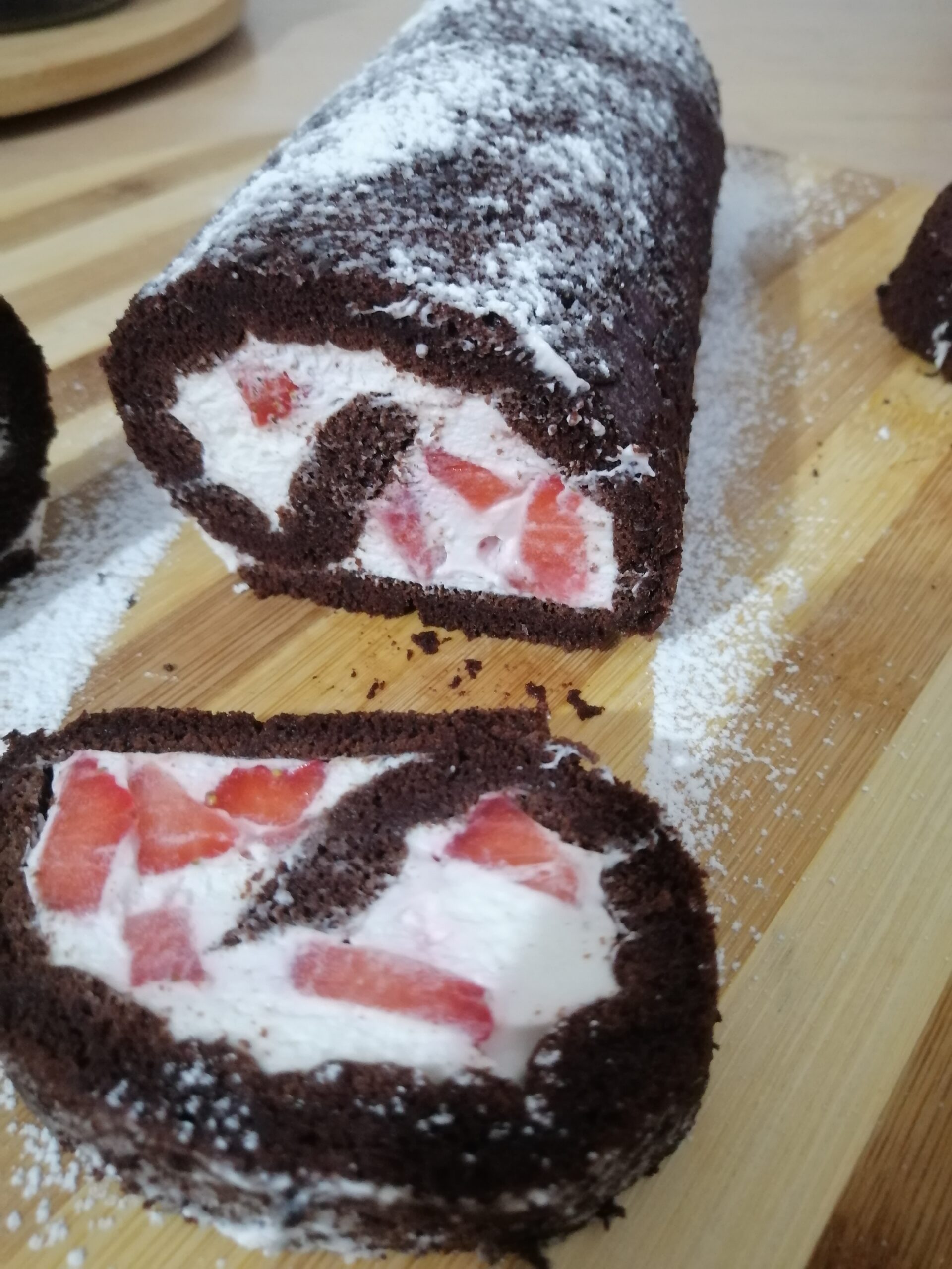 Rollo de cacao con crema de yogur