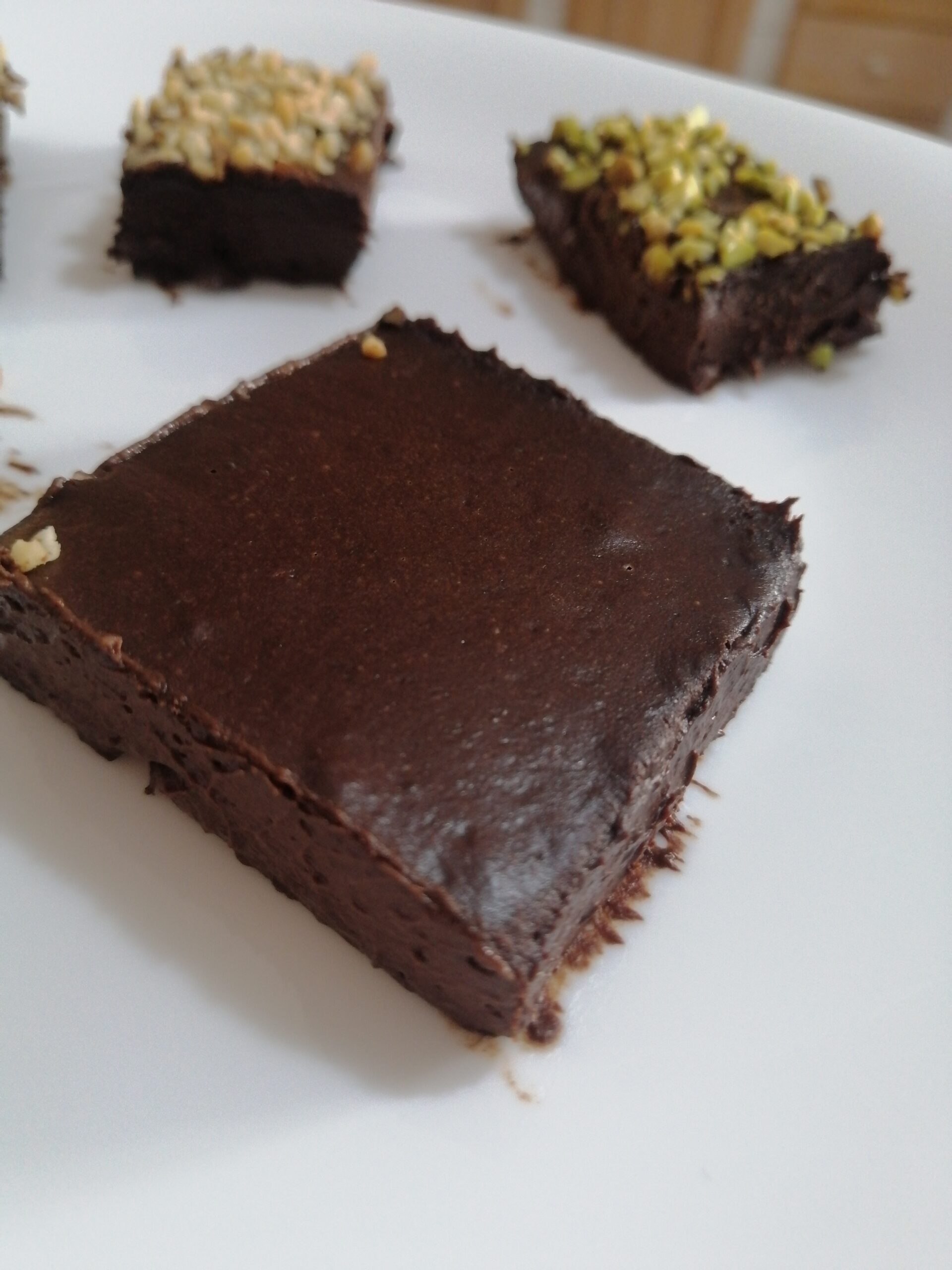 Pastel cremoso de chocolate y plátano