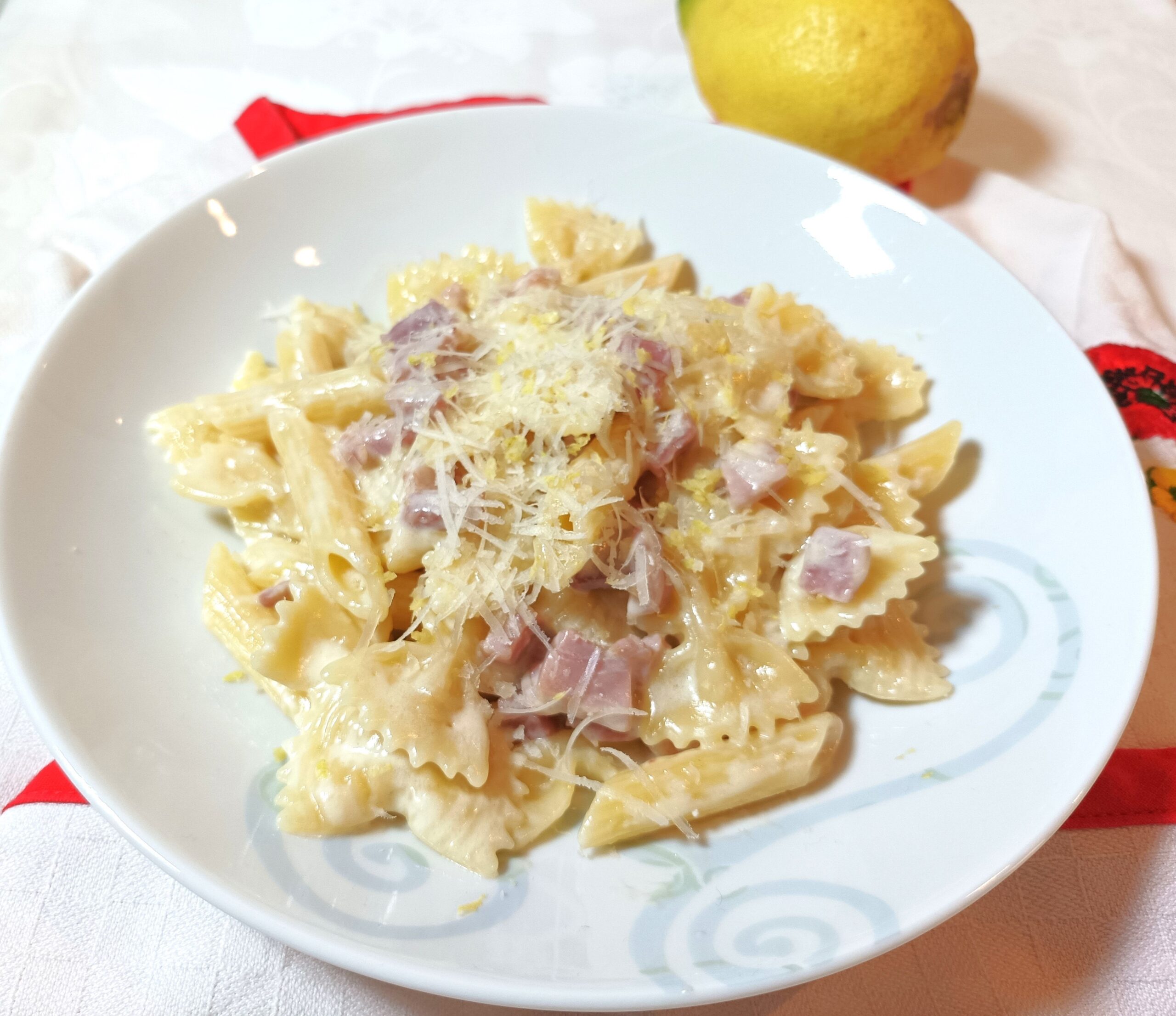 Pasta con nata y jamón