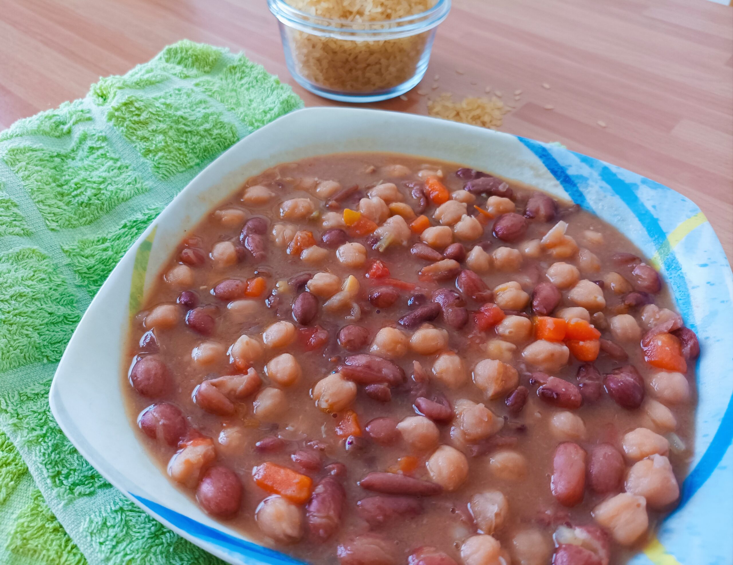 Sopa de garbanzos y judías borlotti