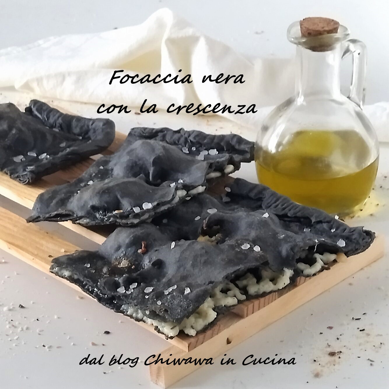 Focaccia negra con crescenza