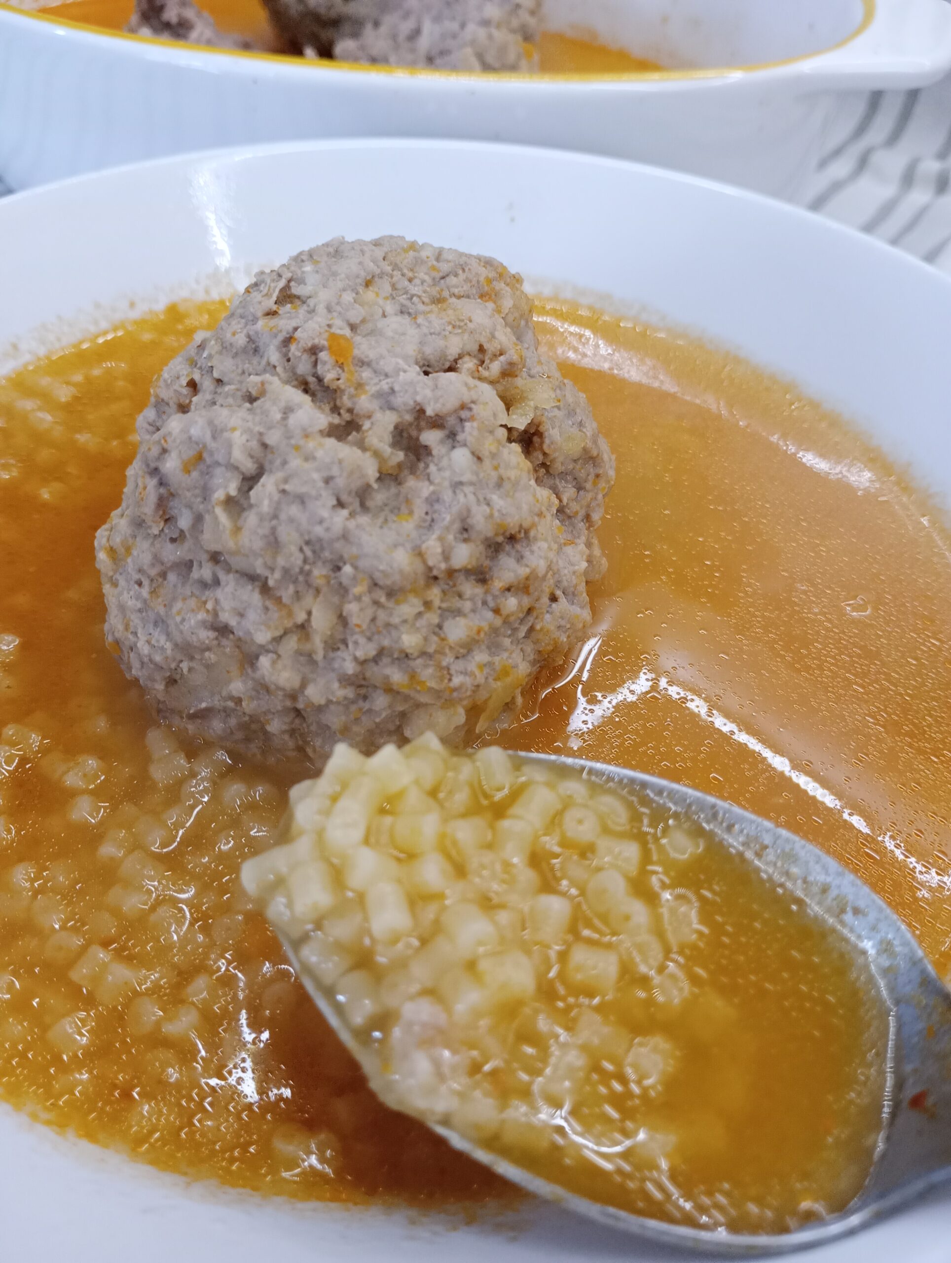 Albóndigas gigantes en caldo