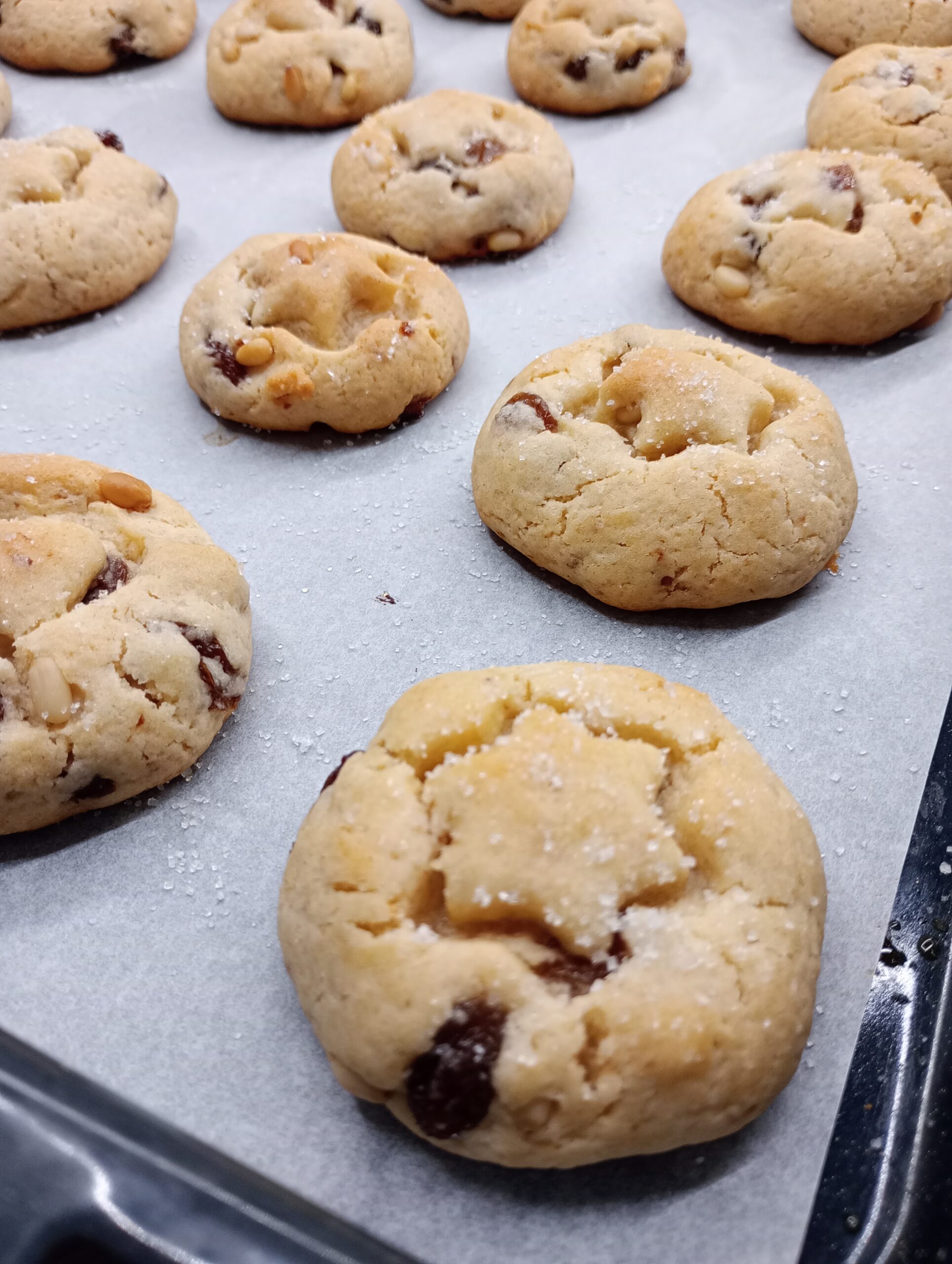Galletas con pasas y piñones