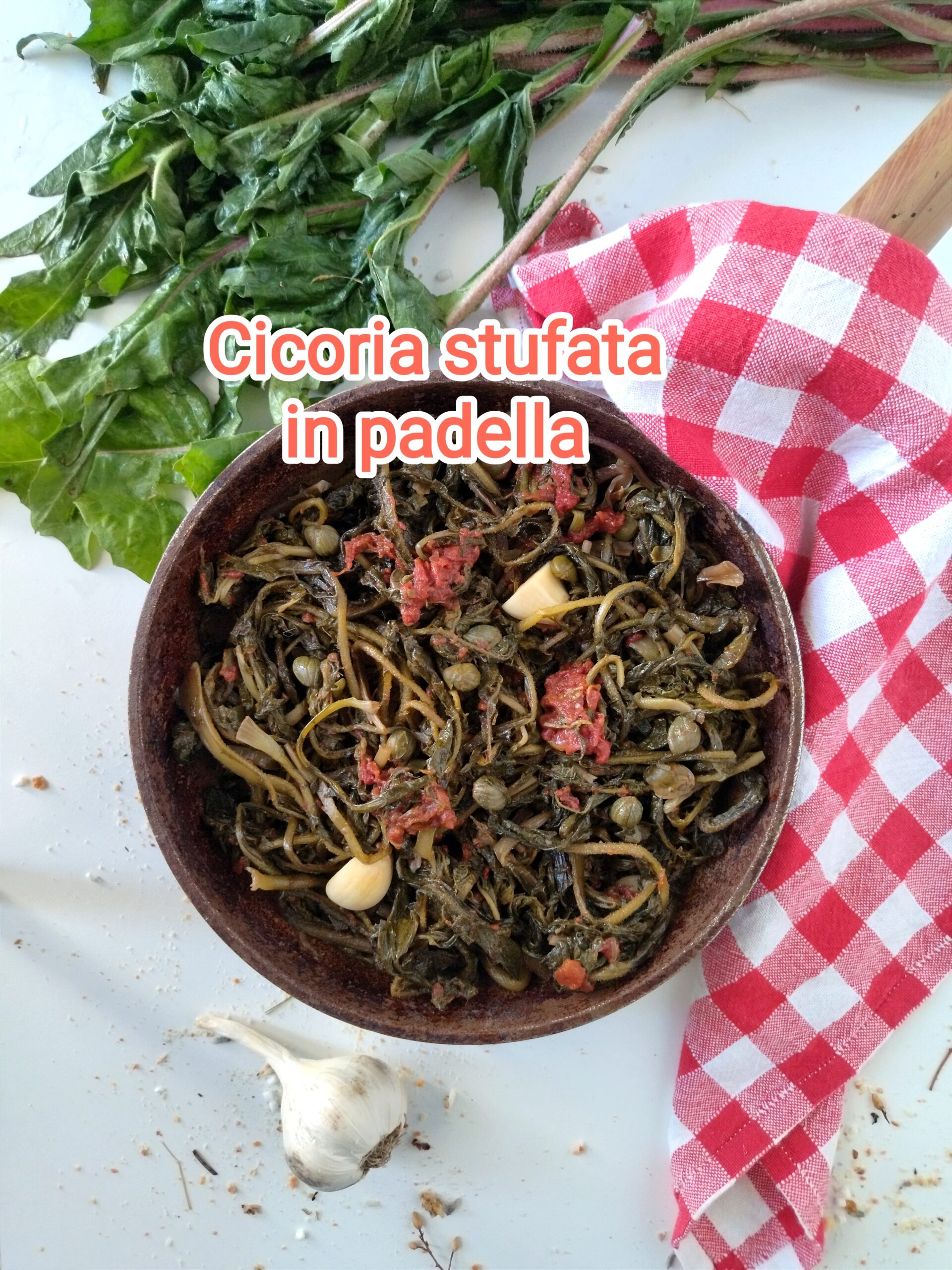 Achicoria guisada en sartén