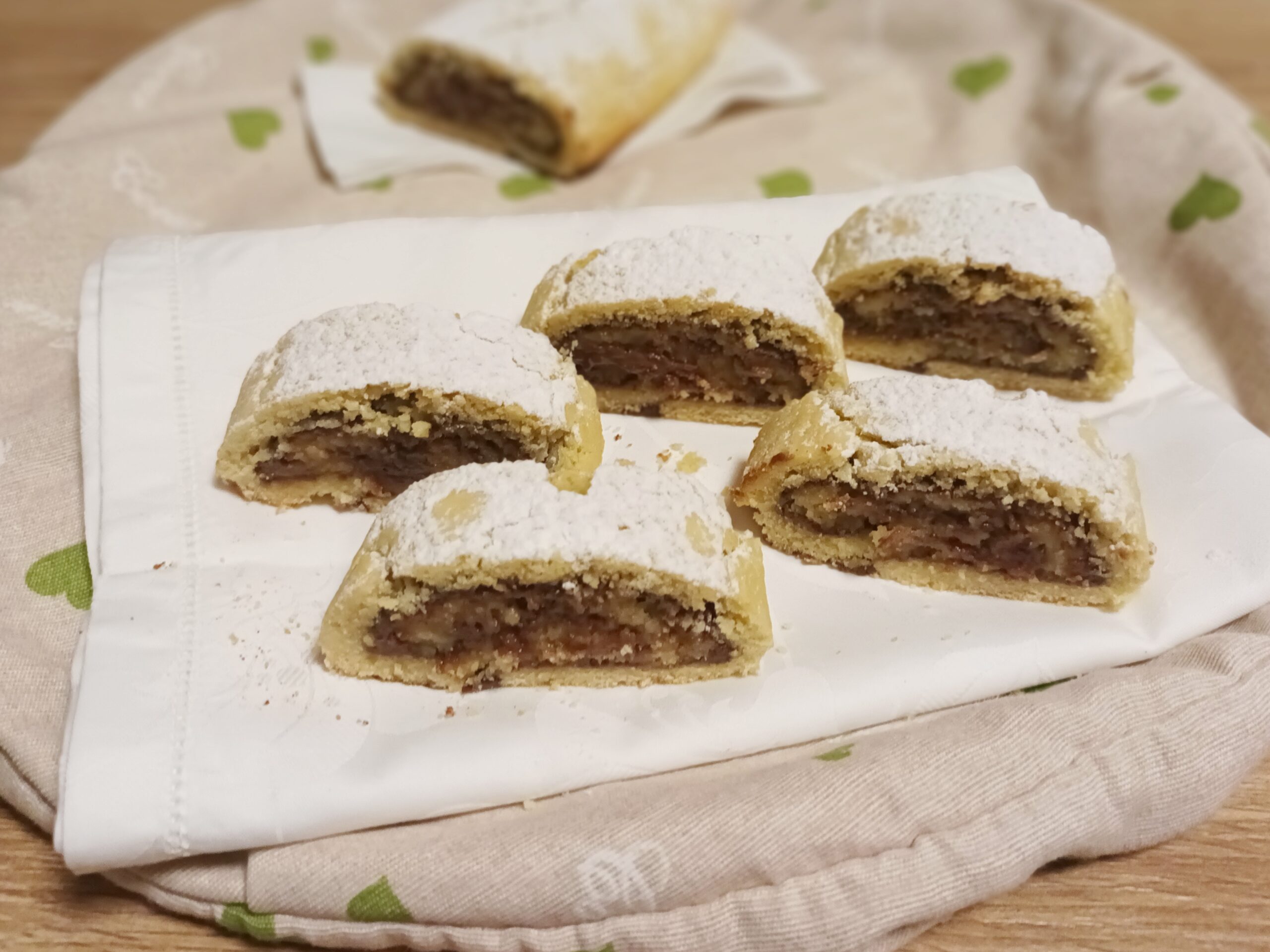 Rollo de masa quebrada al aceite con nutella