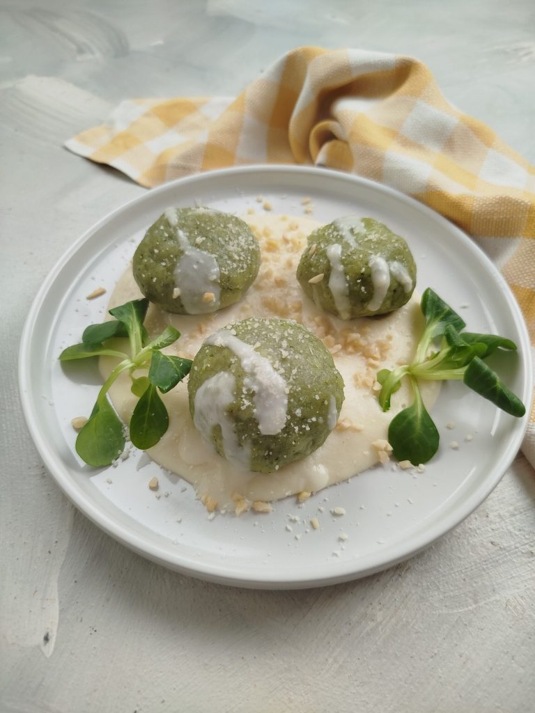 Ñoquis de brócoli rellenos de stracchino