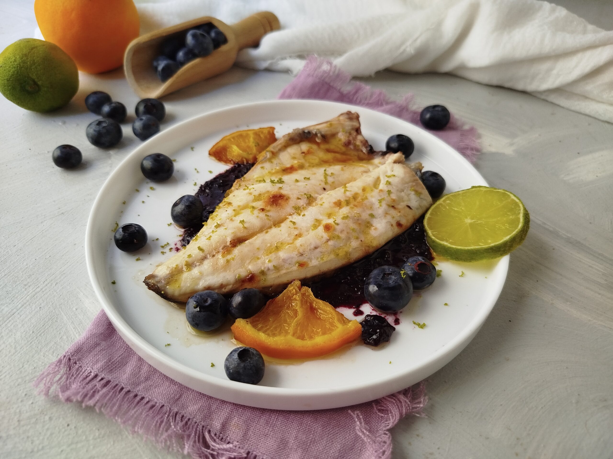 FILETE DE DORADA CON ARÁNDANOS Y LIMA