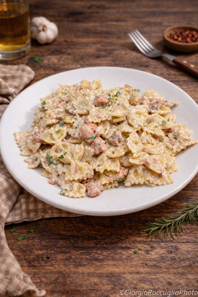 Farfalle con salmón