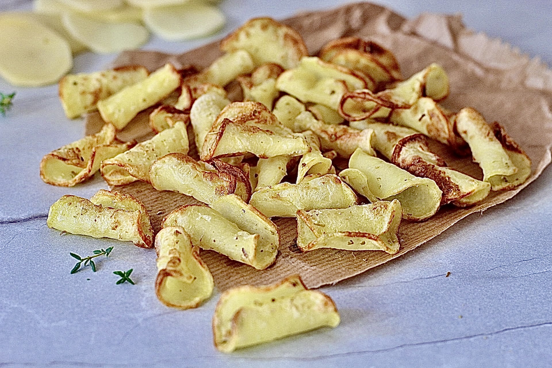 ¡Patatas con freidora de aire enrolladas con efecto wow! Crujientes y ligeras