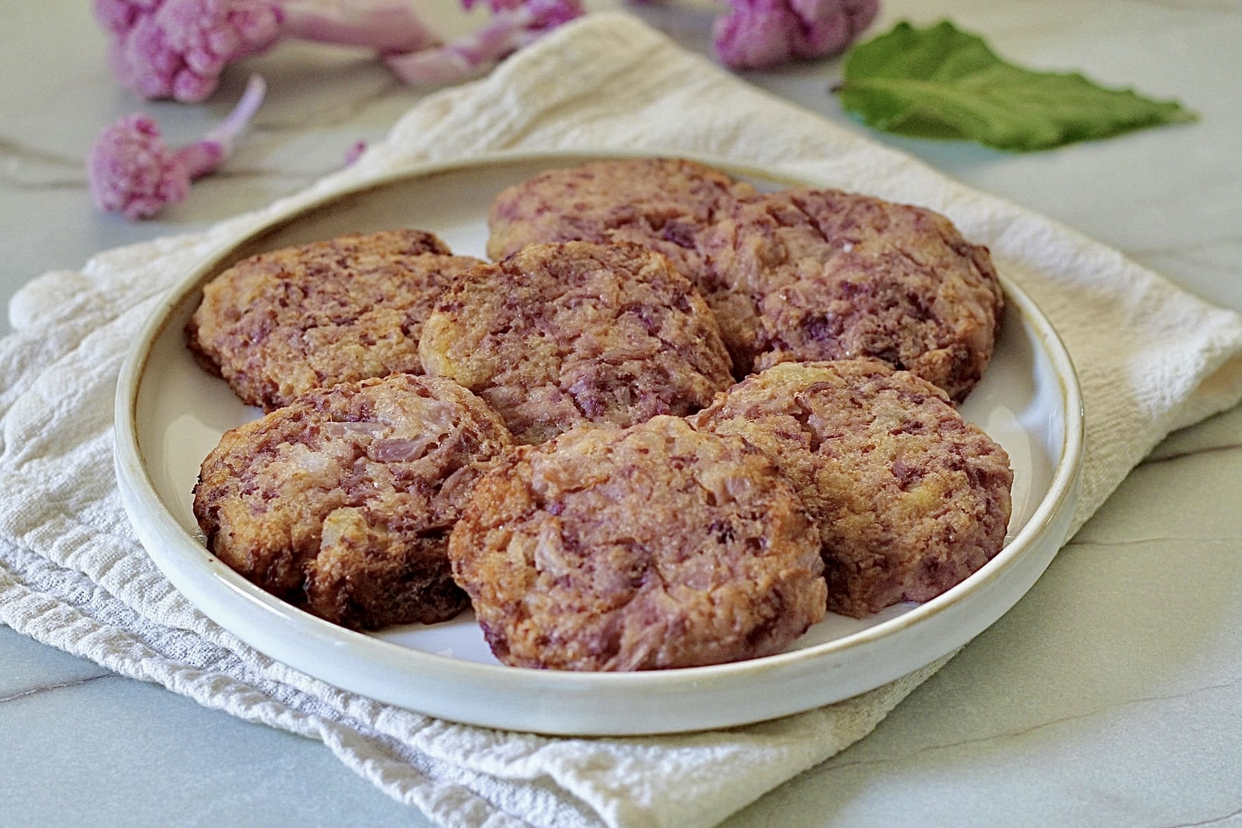 Hamburguesas de coliflor y patatas NO FRITAS, ligeras y sabrosas.