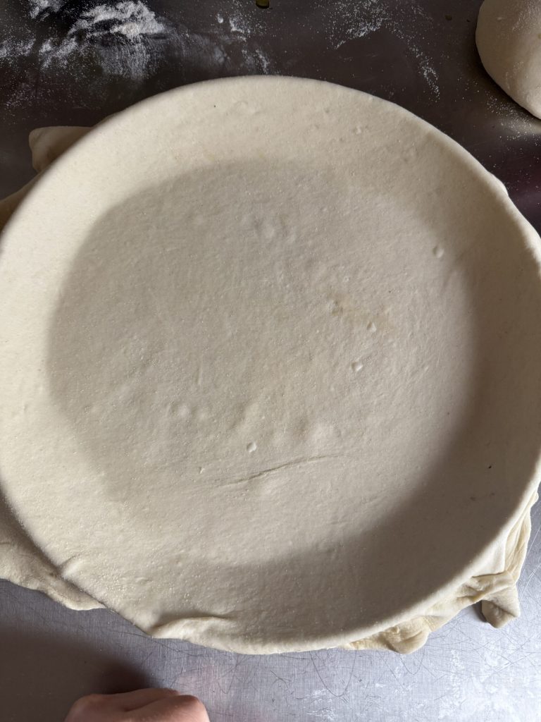 masa focaccia ligure con queso extendida