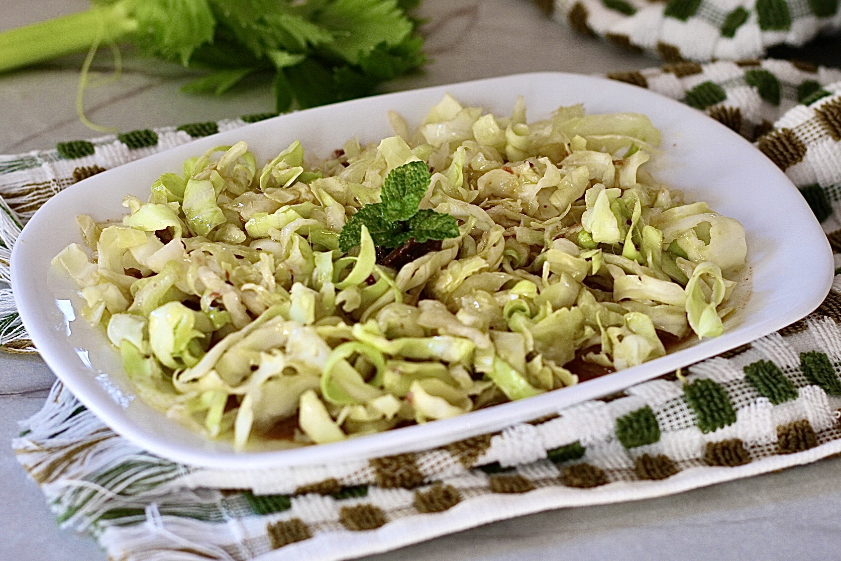 Col lombarda en ensalada con anchoas, el acompañamiento que amarás