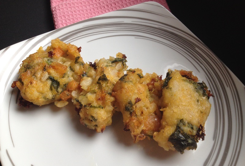 Buñuelos de sopa de verduras, arroz y parmesano