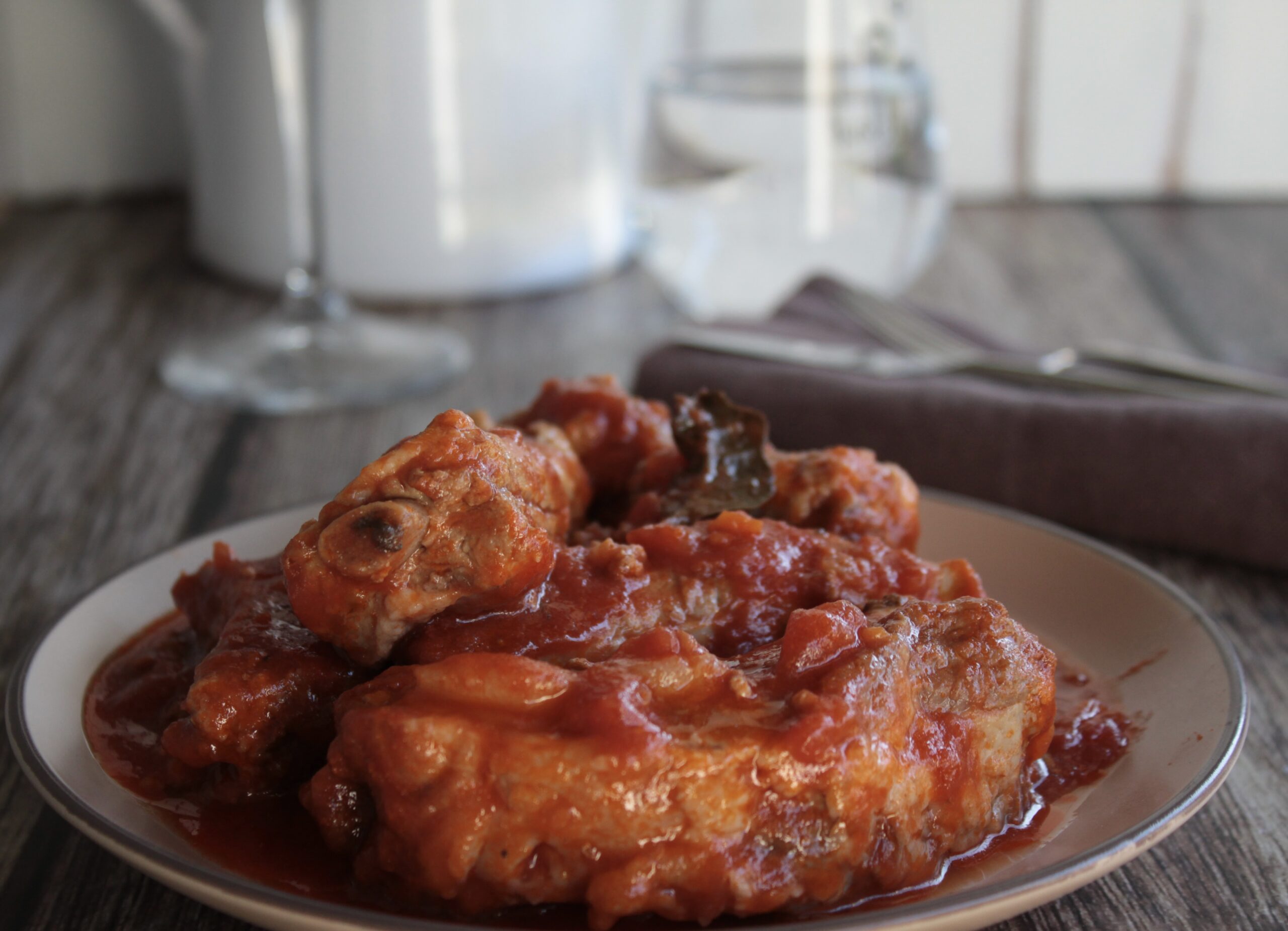 Costillas de cerdo en salsa: receta tradicional fácil y sabrosa