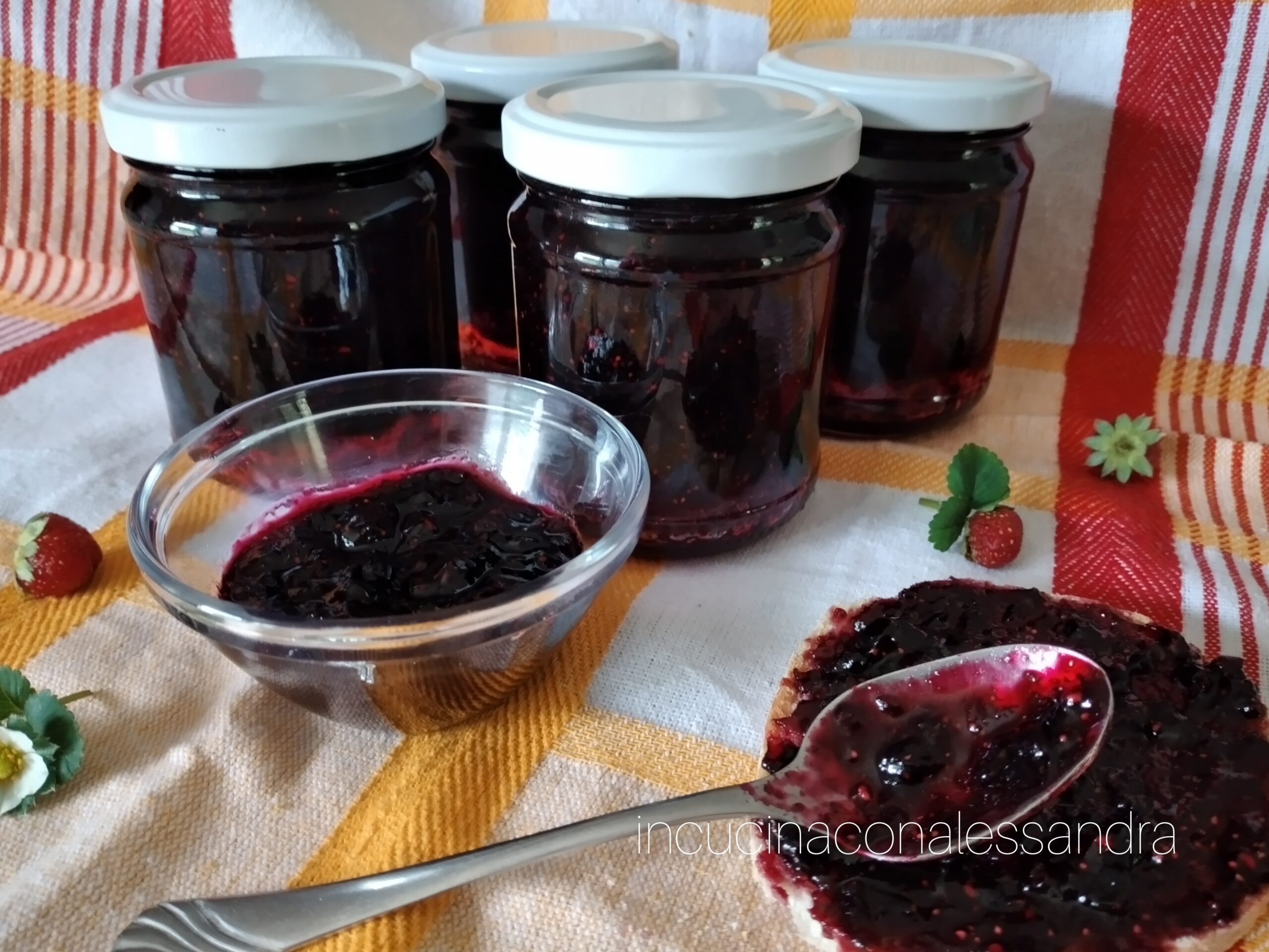 Mermelada de frutas del bosque silvestres