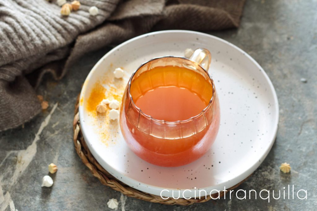 Tisana de cúrcuma con pimienta negra y miel