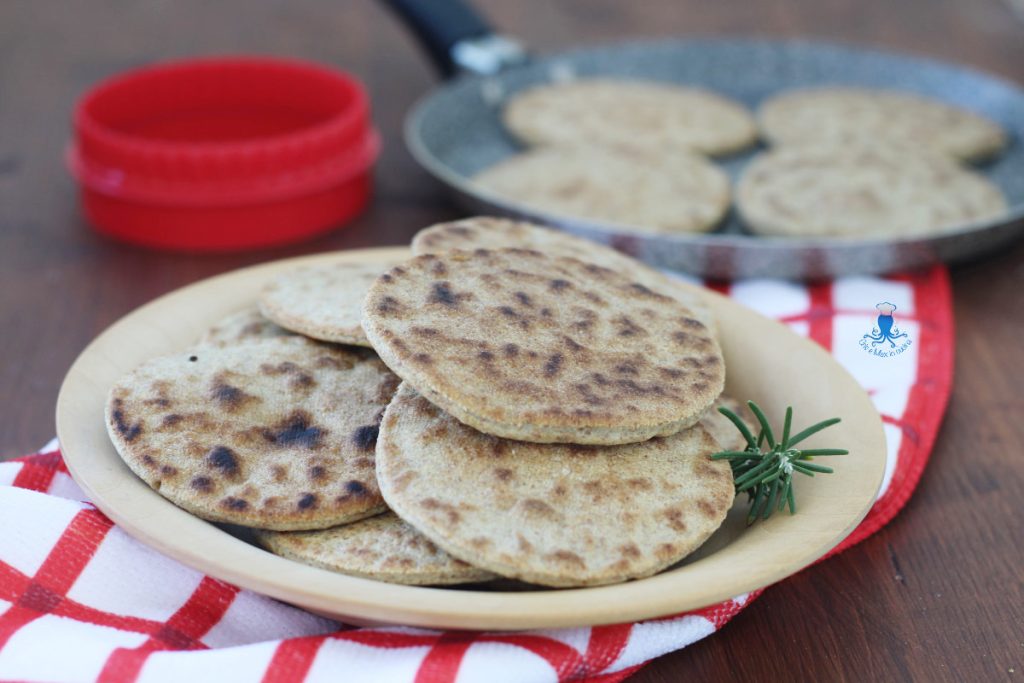 Mini tortas integrales romagnolas con manteca hechas en casa1