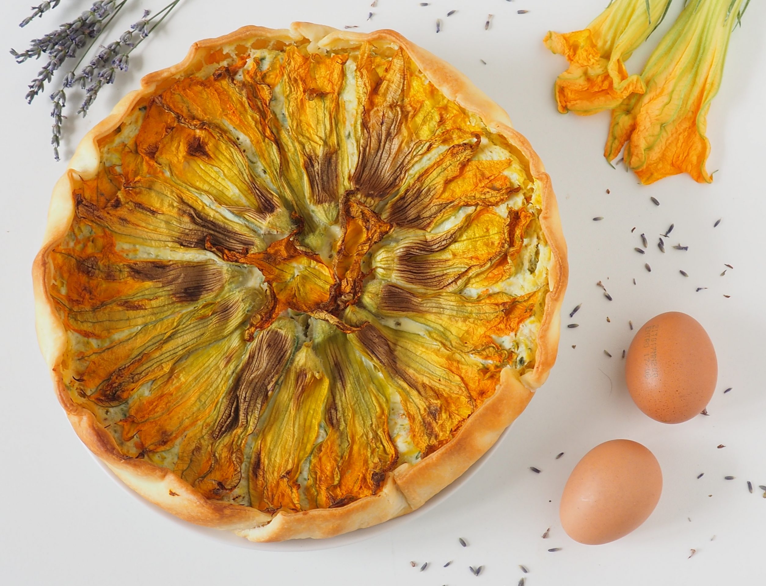 Tarta salada de flores de calabacín y calabacines
