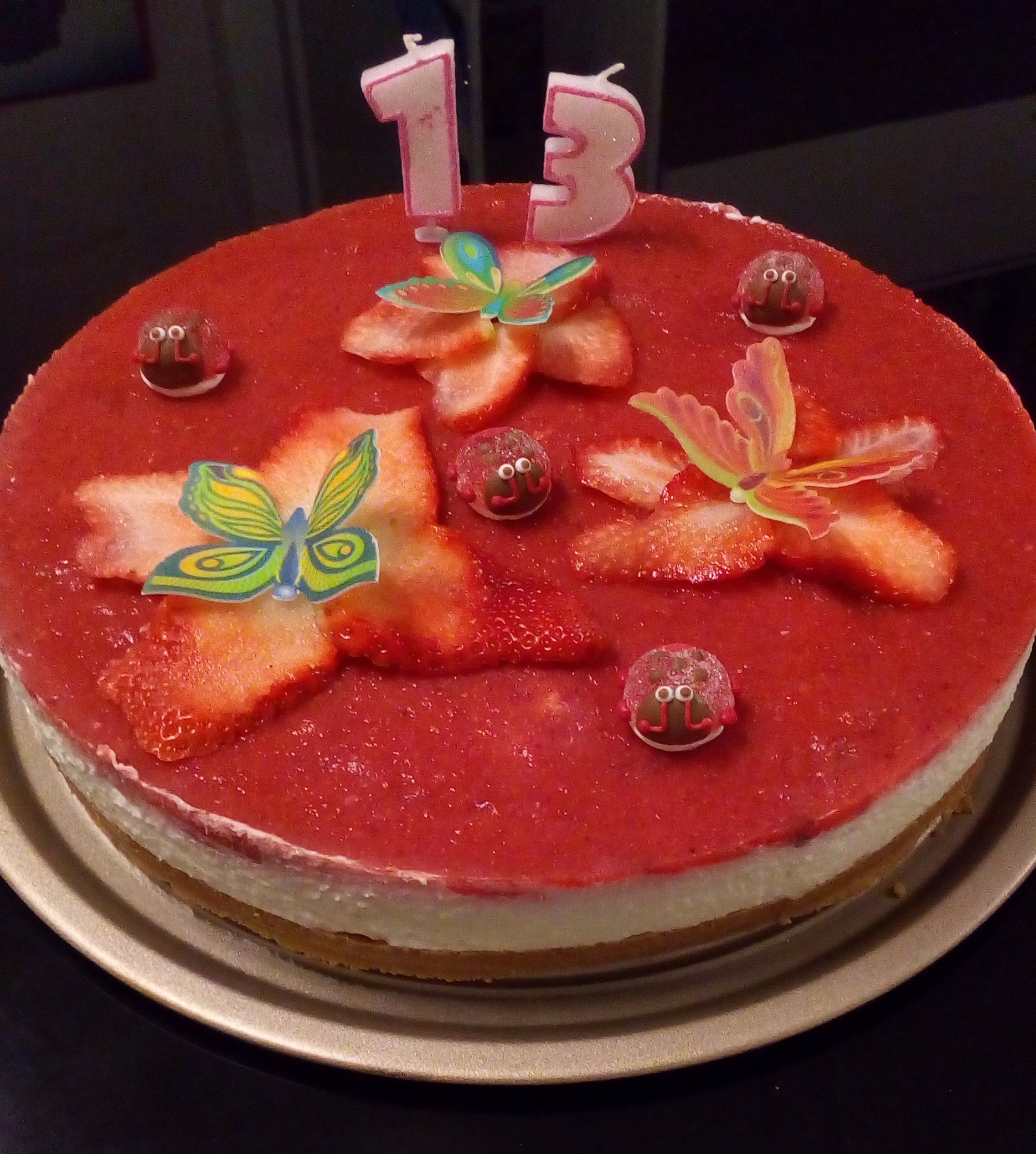 Tarta de queso con gelatina de fresas