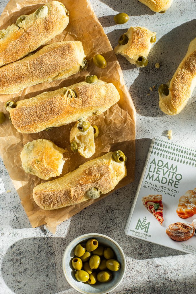 Palitos de pan con aceitunas