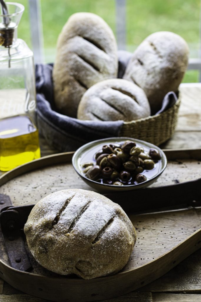 Pan integral con aceitunas
