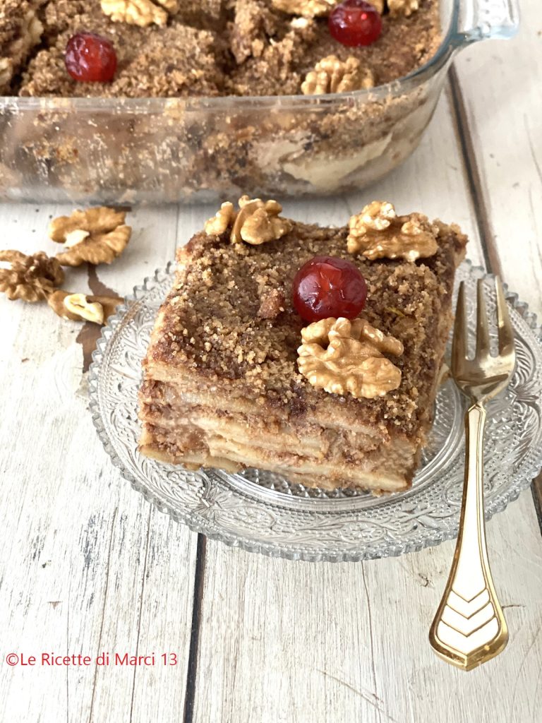 Pastel de pasta con nueces, chocolate y canela