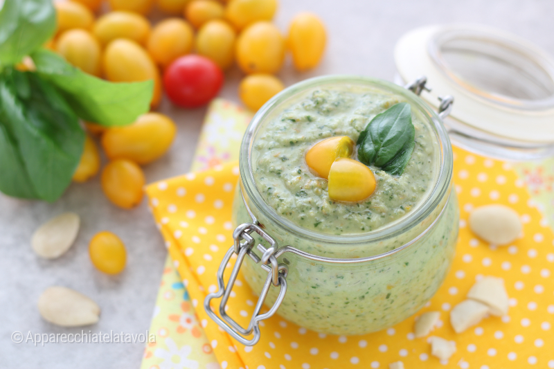 PESTO CON TOMATITOS AMARILLOS, ALBAHACA Y ALMENDRAS