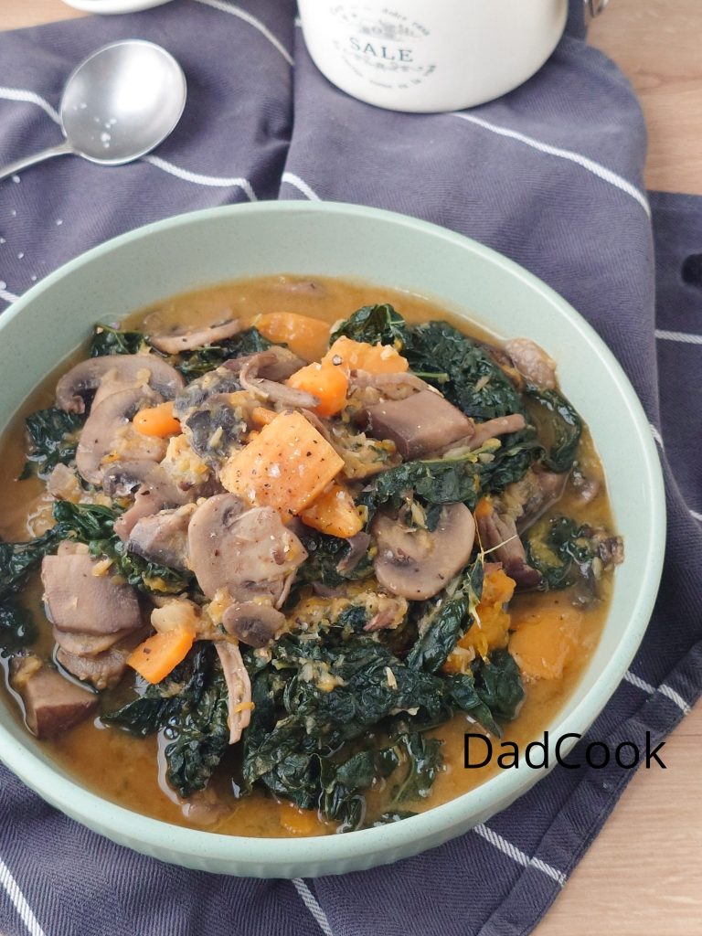 Receta de Sopa de Lentejas, Calabaza y Col Rizada con Setas Mixtas | El Plato Único Rápido y Sabroso