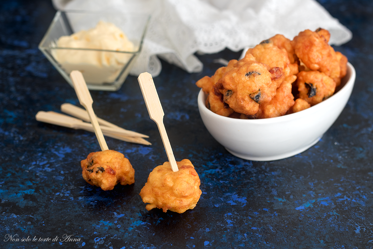 Sgonfiotti de patatas, aceitunas y anchoas: aperitivo para fiestas