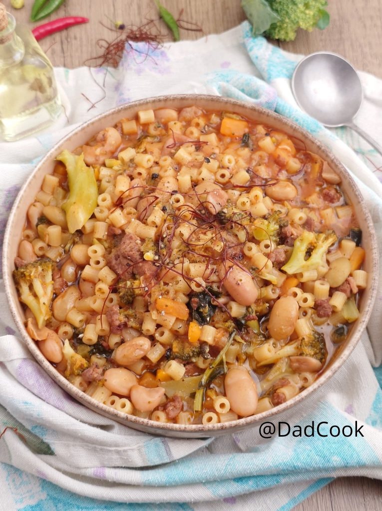 Sopa Rústica de Judías Borlotti Frescas, Salchicha y Brócoli: Receta Rápida y Sustanciosa