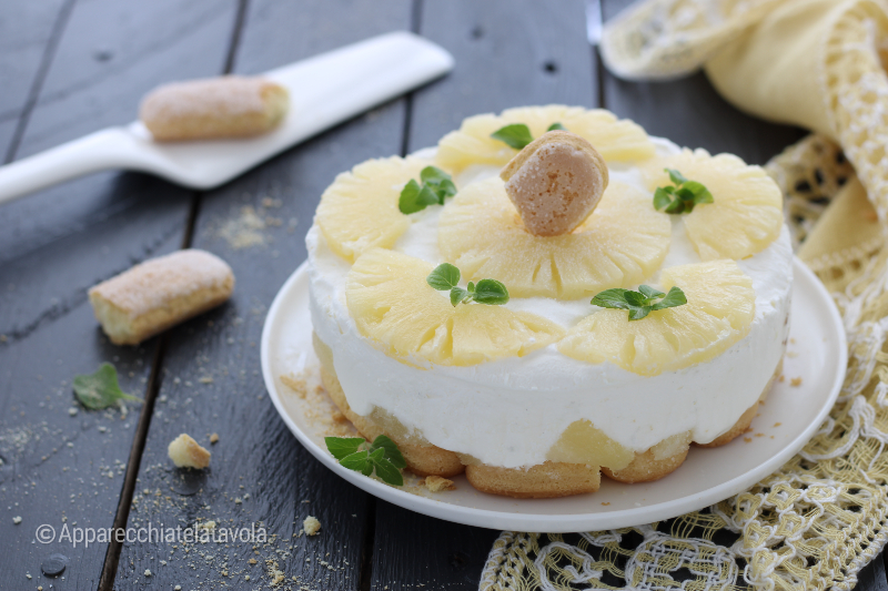 semifrío de piña con bizcochos de soletilla