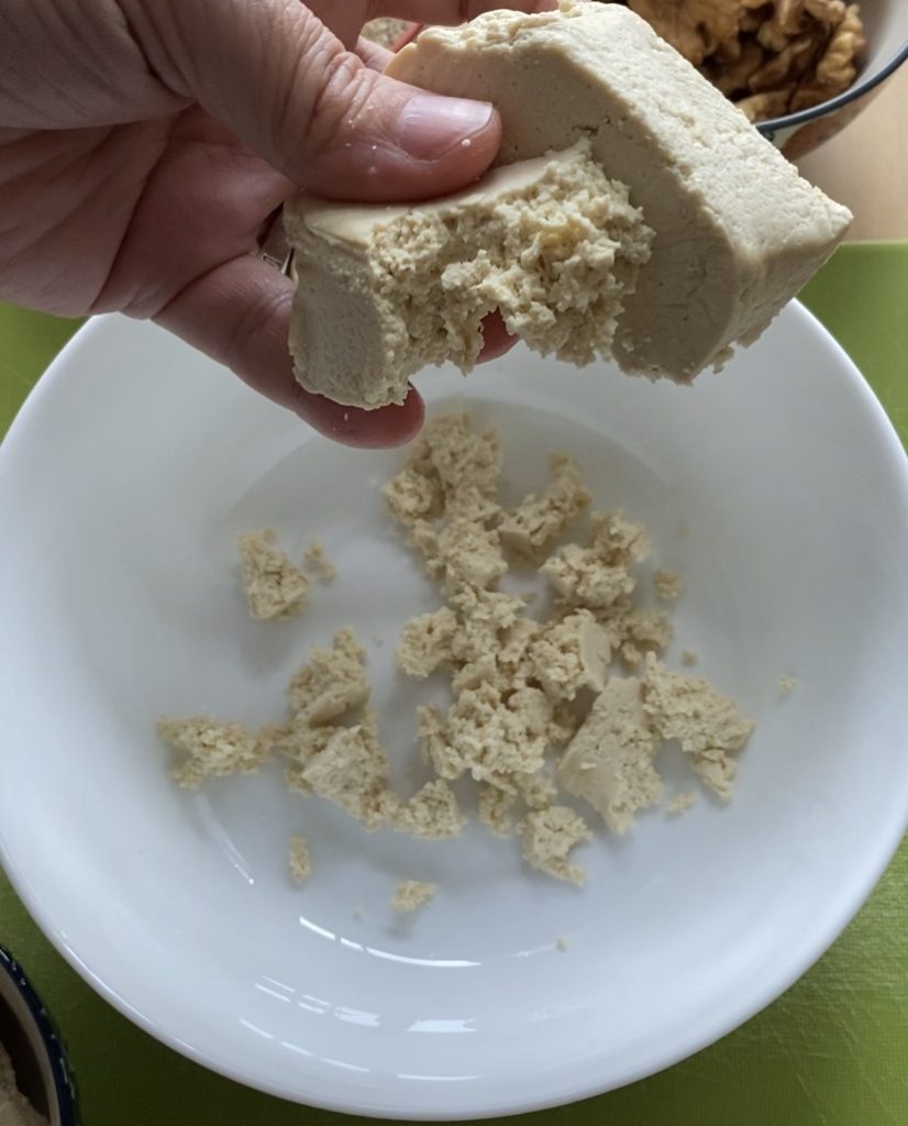 Desmenuzar el tofu
