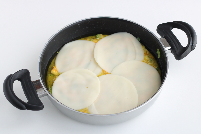 tortilla con flores de calabacín y provola