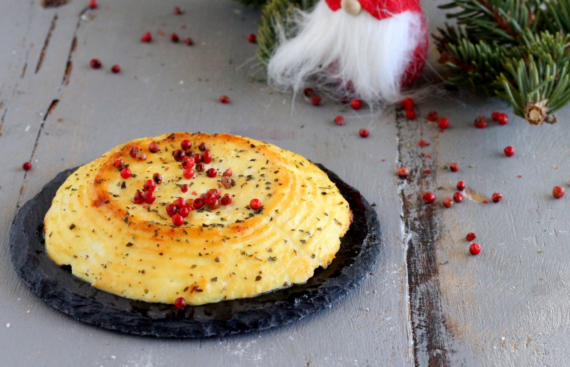 Requesón al horno con hierbas y pimienta rosa