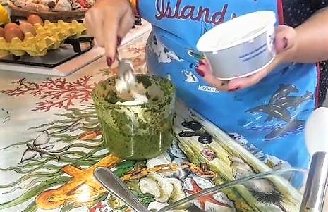 Tagliatelle e rollitos con crema de brócoli