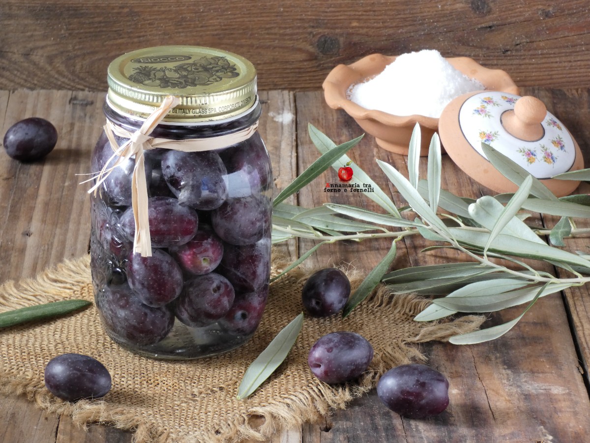 Aceitunas negras en salmuera