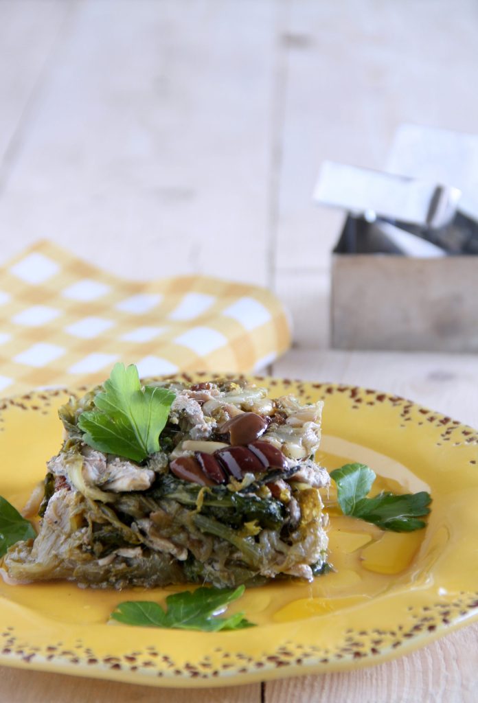 pastel de anchoas y escarola rizada