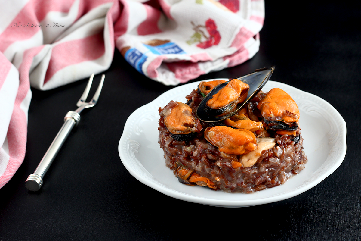 Arroz rojo y mejillones en crema de patatas