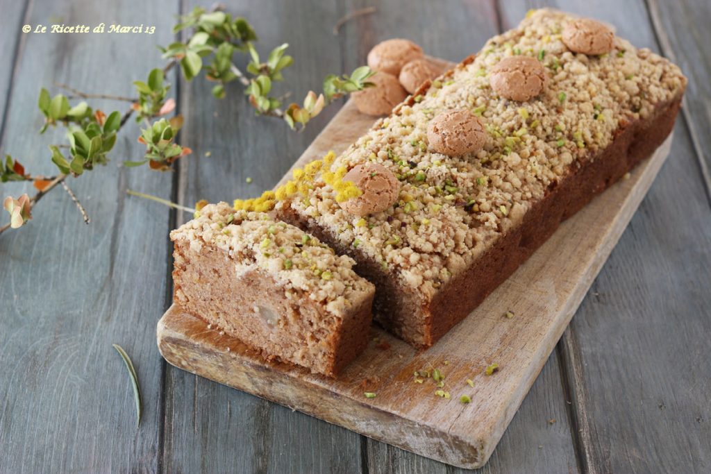 Bizcocho crumble de peras y amaretti