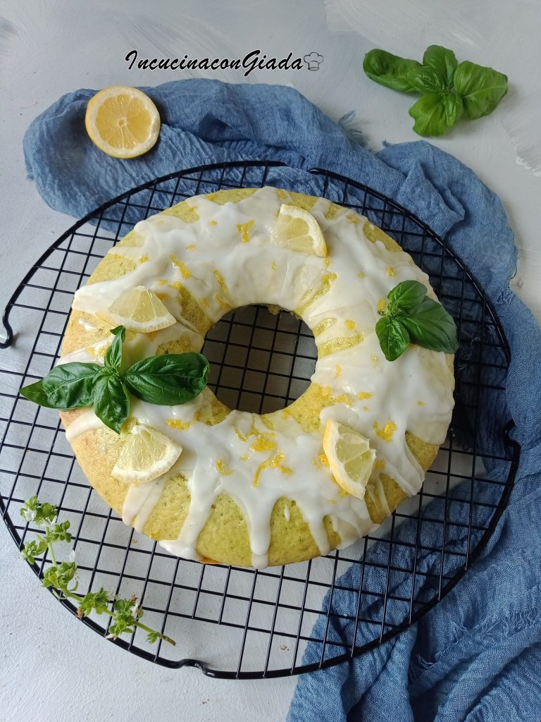 Bizcocho de albahaca y limón