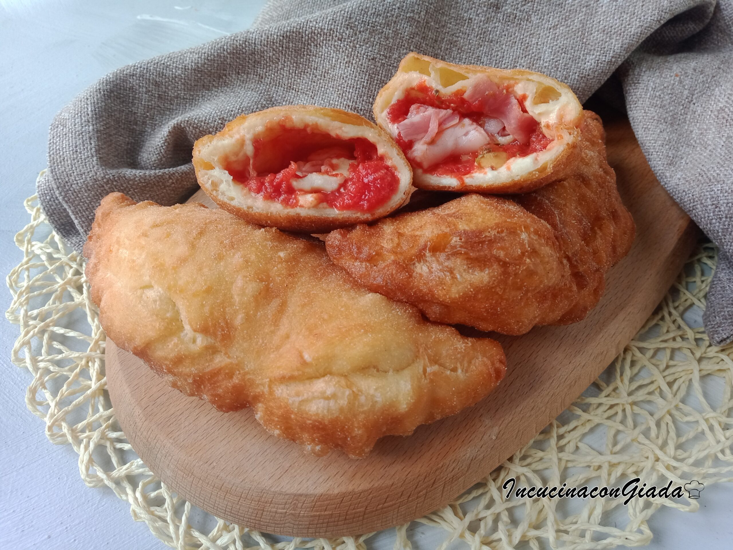 CALZONES DE ROSTICERÍA