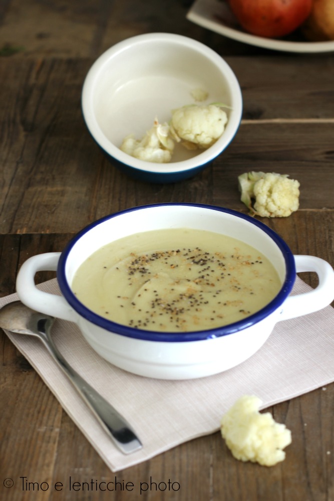 Crema de coliflor blanca