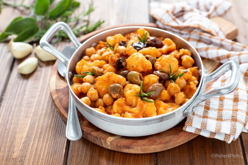 coliflor con garbanzos y aceitunas