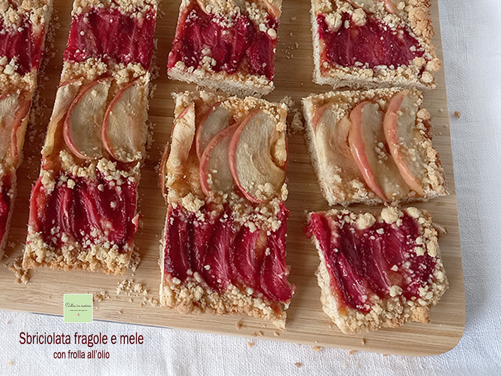 Crumble de fresas y manzanas con masa quebrada con aceite