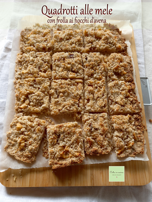 cuadraditos de manzana con masa quebrada de copos de avena